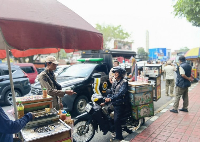 Satpol PP Kota Batu Intensifkan Penertiban PKL di Fasilitas Umum, Pelanggar Terancam Sanksi Tipiring
