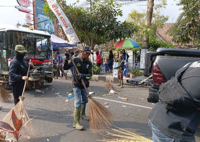 Karnaval Bebas Sampah, DLH Kota Batu Masifkan Edukasi Kebersihan dan Sebar Trash Bag di BAFC