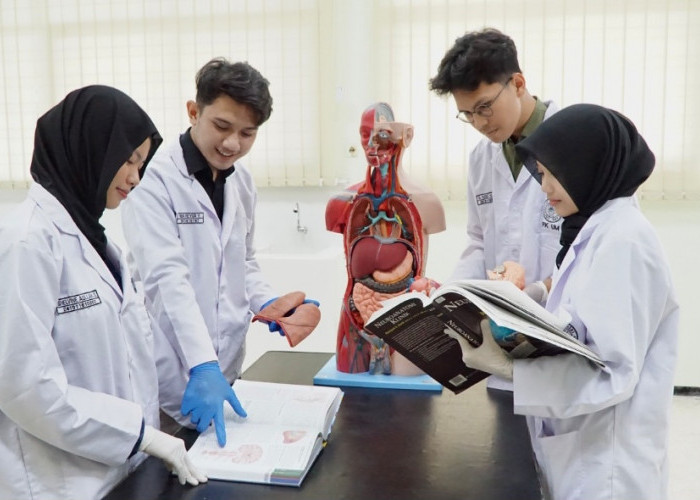 Pendekatan SPICES: FK UM Cetak Dokter Unggul Berbasis Komunitas dan Problem-solving