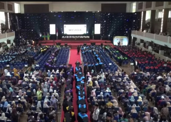 800 Lulusan UIN Maliki Malang Dikukuhkan, Rektor Tekankan Penguasaan AI dan Akhlak