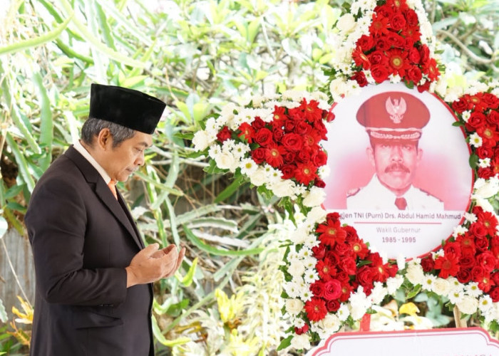 Hari Jadi Jatim ke-81, Bakorwil Malang Ziarah ke Makam Mantan Wagub Abdul Hamid Mahmud