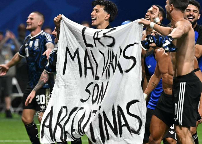 Argentina Terancam Hukuman FIFA, Selebrasi Spanduk Malvinas Jadi Sorotan Dunia