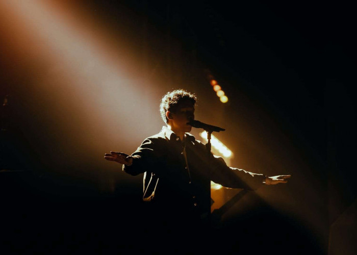 Hindia Debut Jadi Eksekutif Produser, Palari Films Umumkan Film ‘Menari dengan Bayangan’