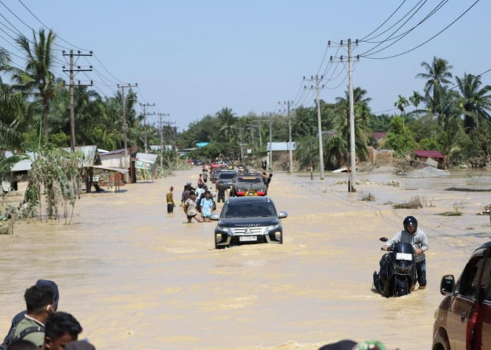 Korban Banjir Aceh-Sumatera Jadi 916 Tewas, 274 Orang Hilang, 4.200 Luka, PLN Kirim Genset ke RSUD lewat Udara