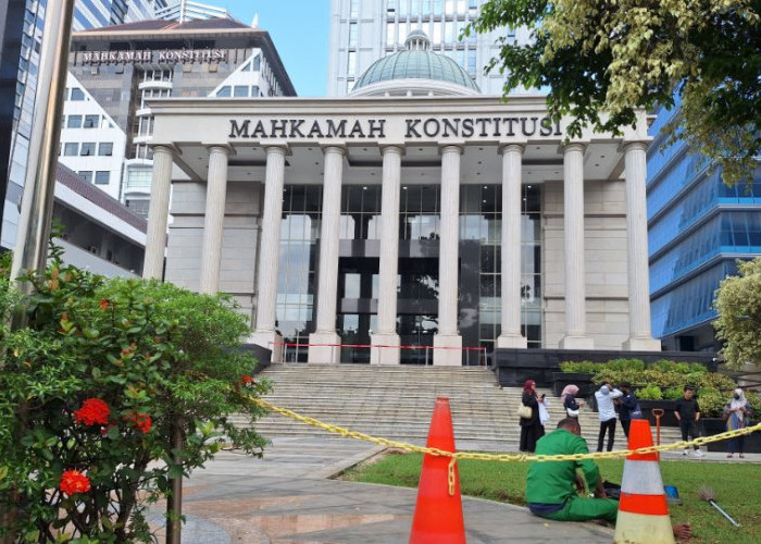 MK Larang Polisi Rangkap Jabatan Sipil, Harus Mundur atau Pensiun Dulu