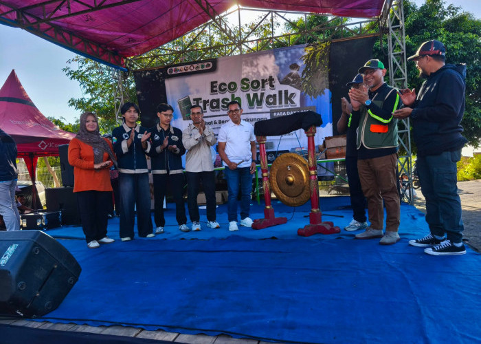 Langkah Sehat, Aksi Hebat: Wali Kota Nurochman Berangkatkan Jalan Sehat Bersih Lingkungan 