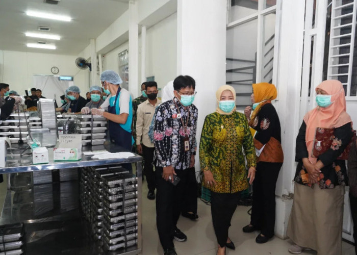 Wabup Malang Latifah Shohib Tinjau Dapur MBG di Pakisaji, Pastikan Kualitas dan Keamanan Makanan Anak Didik
