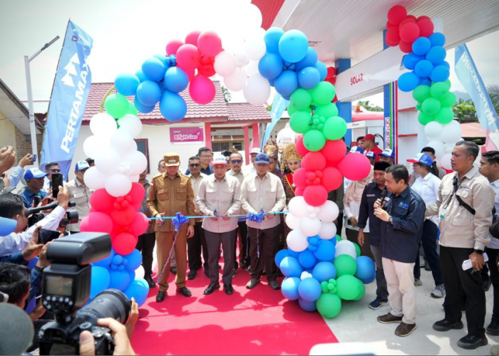 Menteri Koperasi Ferry Juliantono Resmikan SPBU Nelayan Berbasis Koperasi di Aceh Selatan