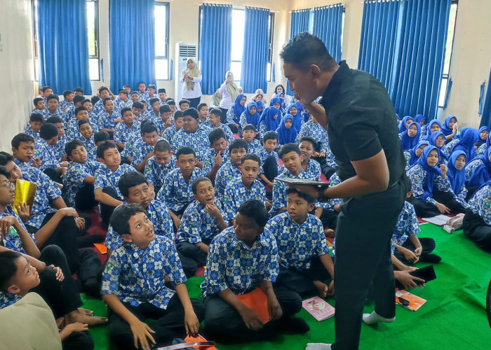 Siswa SMPN 30 Kenali Jejak Peradaban Malang dari Artefak Asli