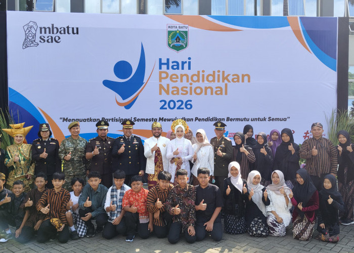 Peringati Hardiknas 2026, Plt Wali Kota Batu Dukung Mendikdasmen Tekankan Akselerasi Kualitas Pendidikan 