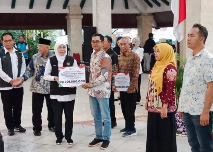 Khofifah Salurkan Bansos Rp7 M untuk Ribuan Penerima Manfaat di Kabupaten Malang