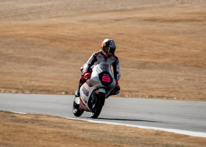 Veda Ega Pratama Tunjukkan Perlawanan di Moto3, Start P16 Berakhir dengan Finis P9