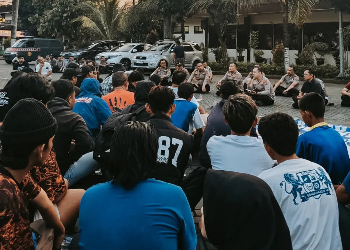 Aremania Siap Jaga Kondusivitas, tapi Laga Arema vs Persebaya Masih Tertahan