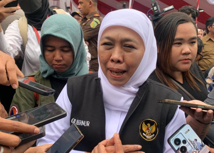 Status Awas Semeru: Khofifah Tinjau Pengungsian, Tekankan Evakuasi Cepat dan Keselamatan Warga