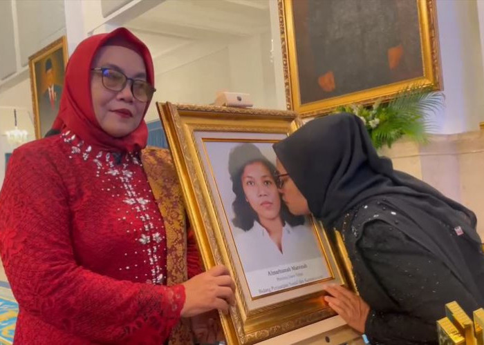 Tangis Bahagia Keluarga Marsinah di Istana, Kakak: Sekarang Ada Pahlawan Nasional dari Nganjuk 