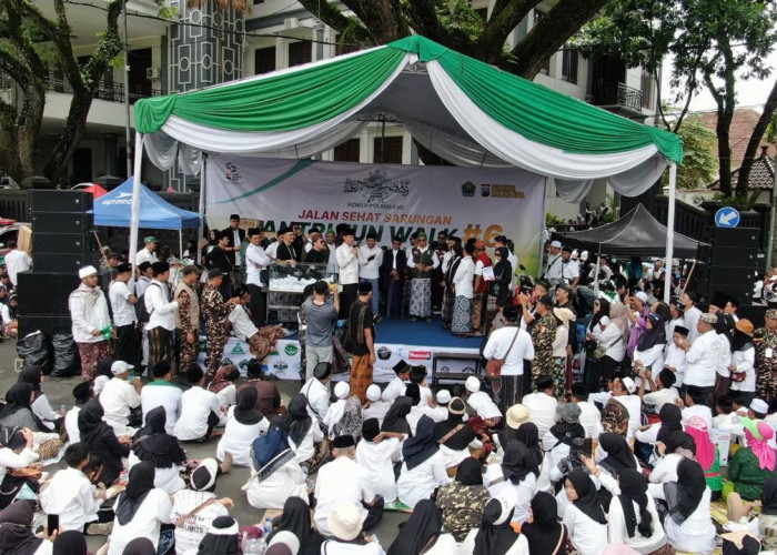 Sportourism Religius: 20 Ribu Warga Kota Malang Meriahkan Jalan Sehat Sarungan  