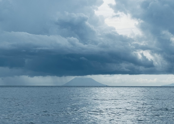 Bibit Siklon 93S Picu Cuaca Ekstrem, BMKG: Waspada Banjir dan Longsor di Jawa, Bali, hingga Papua