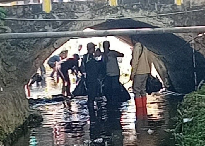 Peringati Hari Bumi, Ratusan Personel Gabungan dan Warga Bersinergi Resik-Resik Kali Kebo