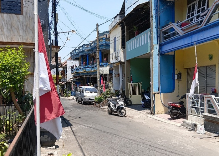 Bendera Setengah Tiang Berkibar di RT 08 Sisir Batu, Warga Ingin Generasi Paham Sejarah