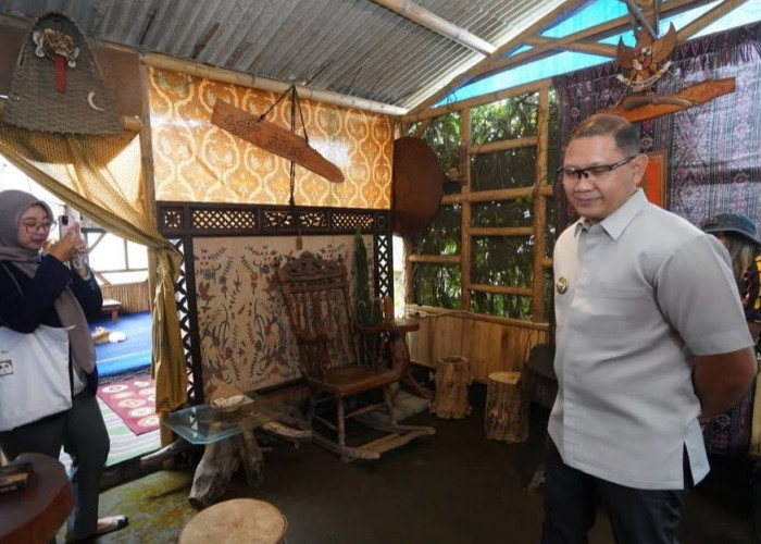 Bikin Kerajinan dari Limbah Kayu Apel, Rumah Kerajinan Danny Dapat Apresiasi