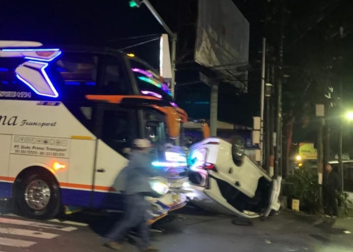 Microsleep Membawa Petaka: Bus Hantam Antrean Lampu Merah di Pesanggrahan, Berakhir Damai