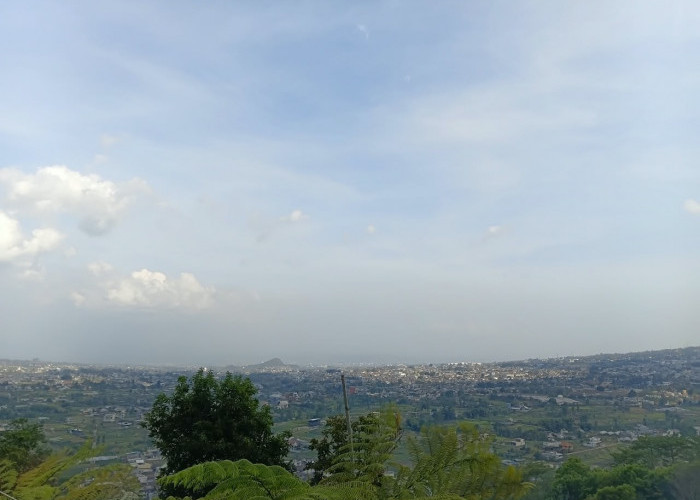 Cuaca Kota Batu 16 Oktober 2026: Cerah hingga Berawan, Suhu 17–29°C, Angin Sedang