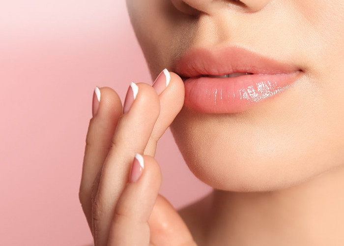 9 Rahasia Bibir Lembap dan Sehat Sepanjang Hari: Nggak Cuma Lip Balm, Ini Kuncinya!