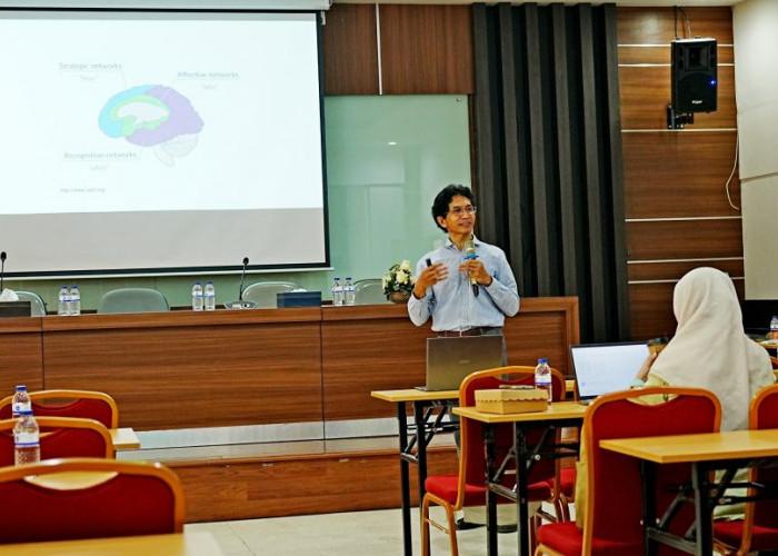 Dosen dan Tendik UM Dilatih Penataan Ruang Belajar bagi Mahasiswa Berkebutuhan Khusus