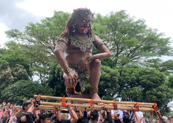 Umat Hindu Malang Gelar Tawur Agung Kesanga, Tegaskan Harmoni Manusia dan Alam