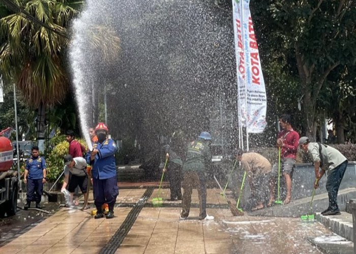 Jelang HUT Kota Batu, Pemkot Gelar Kerja Bakti Massal Bersihkan Pusat Kota