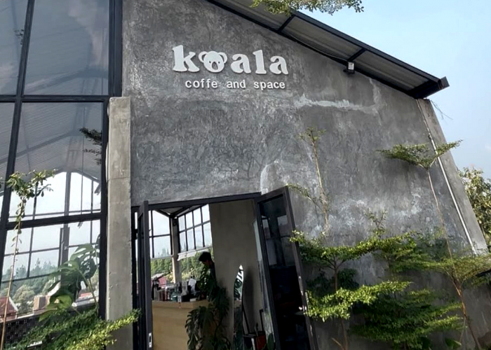 Menikmati Kopi dan Kuliner sambil Melahap Lanskap 360° Gunung Arjuno dan Semeru di Koala Coffee & Space