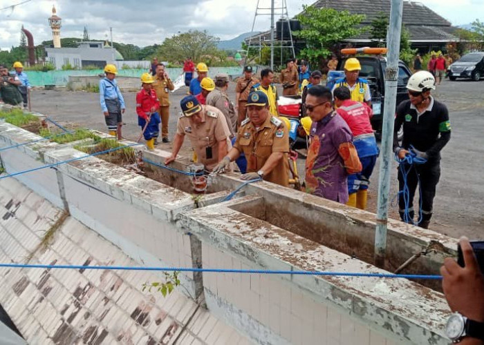 Pengunjung Harap Waspada! Rooftop Pasar Besar Malang Masuk Zona Bahaya