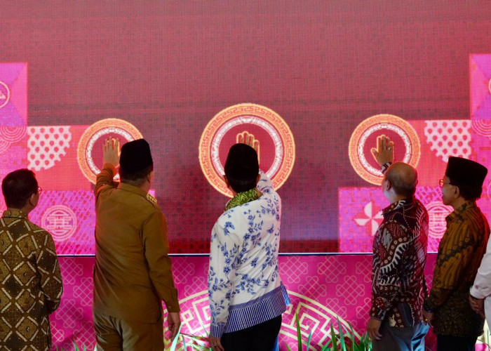  Menag Resmikan Sekolah Tinggi Agama Khonghucu Negeri Pertama di Indonesia      