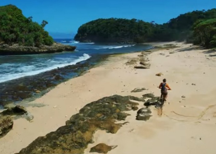 Mengintip Fasilitas Pantai Jonggring Saloka Malang, Surga Tersembunyi dengan Nuansa Alami