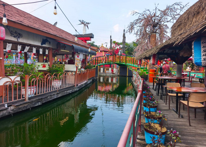 Sore-Sore Jalan Santai Sambil Kulineran, Serunya Berburu Jajanan di Pasar Apung Museum Angkut