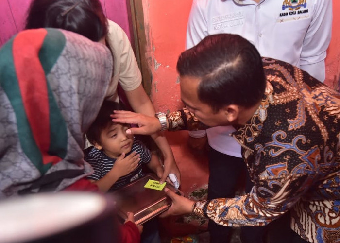Tinjau Penyaluran Bantuan untuk Keluarga Risiko Stunting di Malang, Menteri BKKBN Ikut Antarkan Paket Makanan