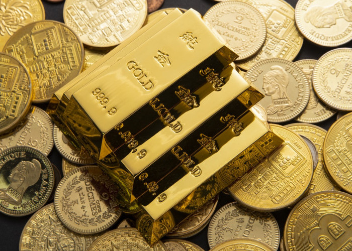 Harga Emas Diprediksi Naik 15% pada 2026, Perak Tembus 30%