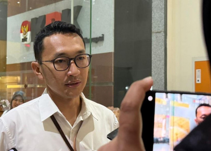 KPK Geledah Rumah Sekjen Kemnaker era Menaker Hanif Dhakiri, 1 Mobil Disita