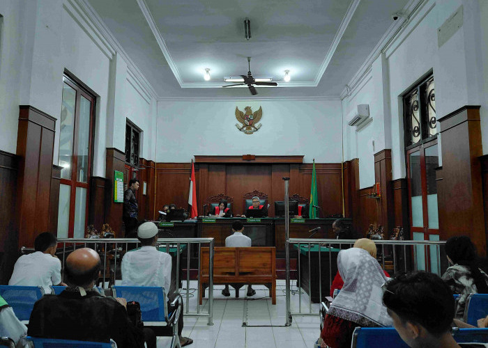 Dua Tersangka Pembakaran Pos Polisi dan Grahadi Divonis Penjara