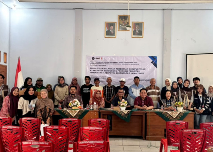 FAST UB Latih Warga Bojonegoro Olah Telur Jadi Kerupuk, Dukung Program Gayatri