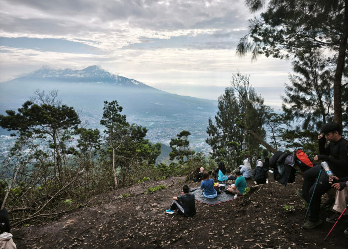 Trek Landai, Pemandangan Mantap, Gunung Bokong Cocok Bagi Pendaki Pemula