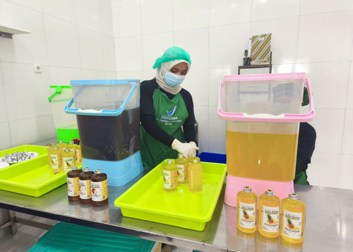 UMKM Petani Lemon Jaya Kota Batu Serap Buah Lokal, Produksi 1.000 Liter Cuka per Siklus