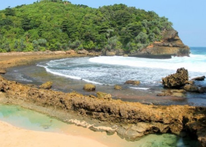 Ini Lima Hal yang Wajib Dihindari Saat Berlibur di Pantai Batu Bengkung Malang Selatan