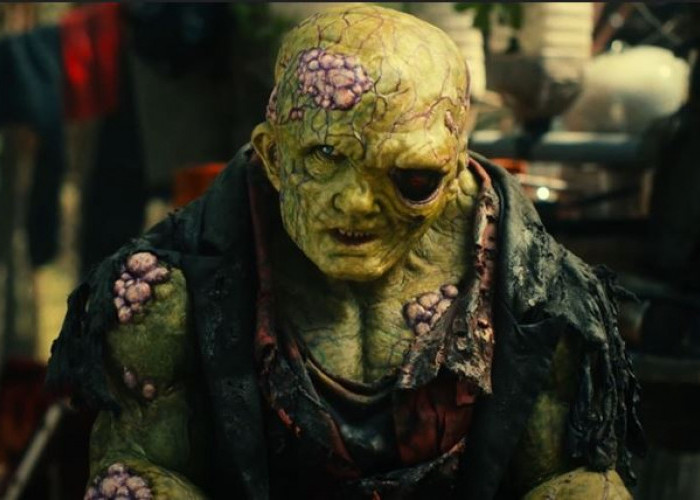 Sinopsis THE TOXIC  AVENGER, Black Comedy tentang Antihero yang Brutal dan Jenaka