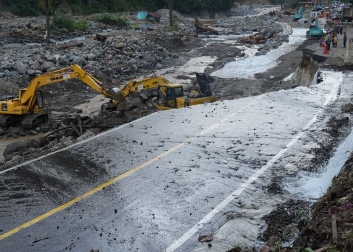 Kementerin PU Beber Kendala Perbaikan Jalan Nasional Padang-Bukittinggi yang Hancur Akibat Banjir