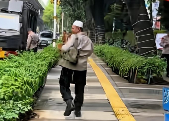 Viral Polisi Catcalling Wanita di Depan Mabes Polri, Kapolda Metro Turun Tangan!