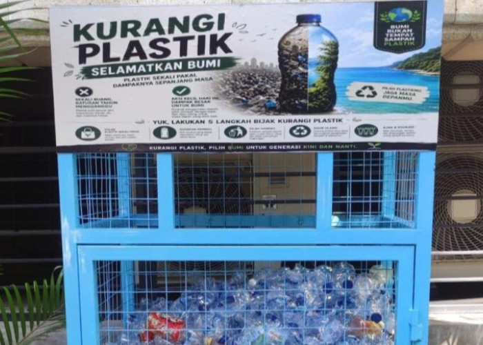 FEB UB Tingkatkan Kepedulian Lingkungan melalui Pemilahan Sampah Botol Bekas
