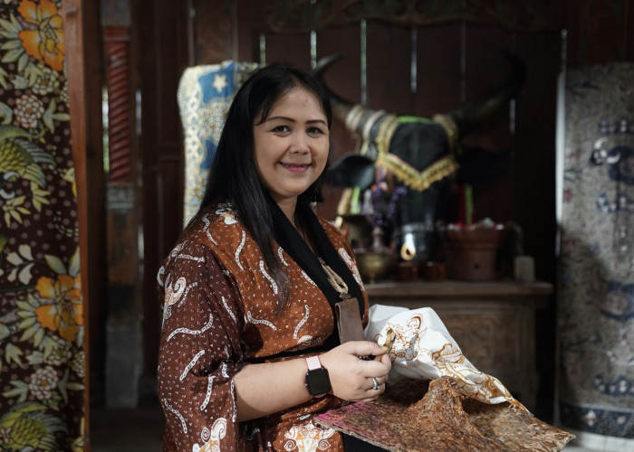 Dari Bumiaji ke Praha, Kisah Anjani Sekar Arum Mengangkat Batik Bantengan Kota Batu