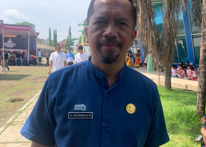 Antisipasi Dampak Angin Kencang, DLH Kota Malang Pangkas Pohon Tua di Kawasan Alun-Alun