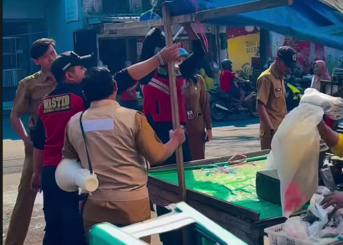 Bandel Meski Sudah Diperingatkan, PKL Pasar Kebalen Akhirnya Ditertibkan
